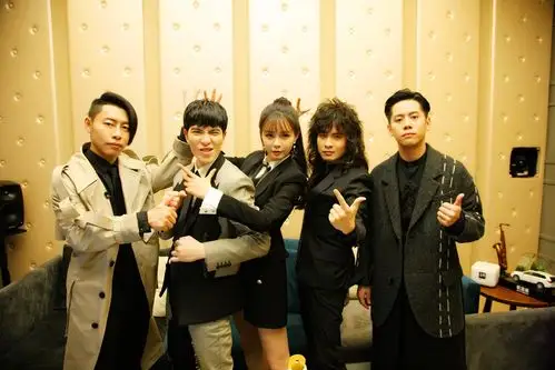 徐佳莹吴建豪帮唱狮子合唱团 打出火象星座"生猛"宣言