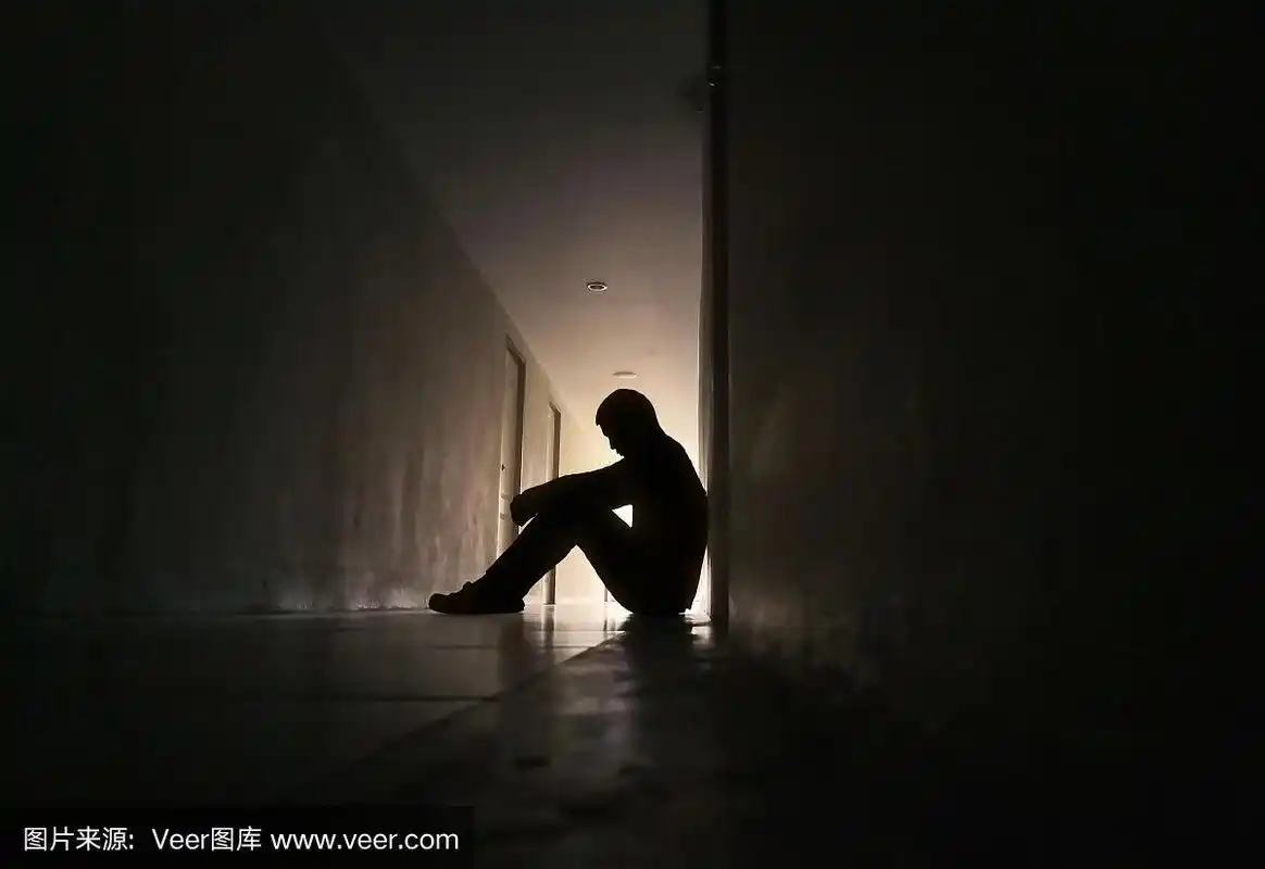 悲伤的人,哭泣,戏剧,孤独和不快乐的概念.