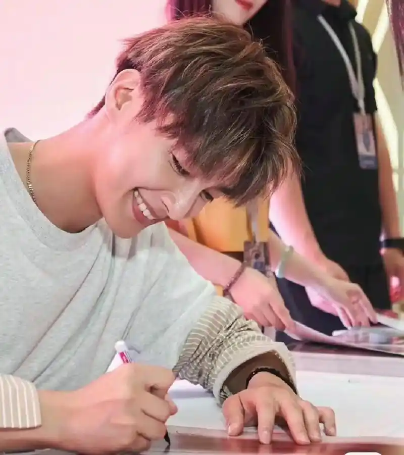 谁懂啊…#炎亚纶 真的越看越喜欢啊!长得那么好看,有才华 - 抖音