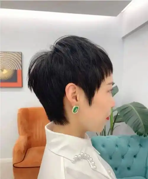 今夏最火短发来了,挂耳短发纹理烫,潮流发色就是不一样_发型_效果