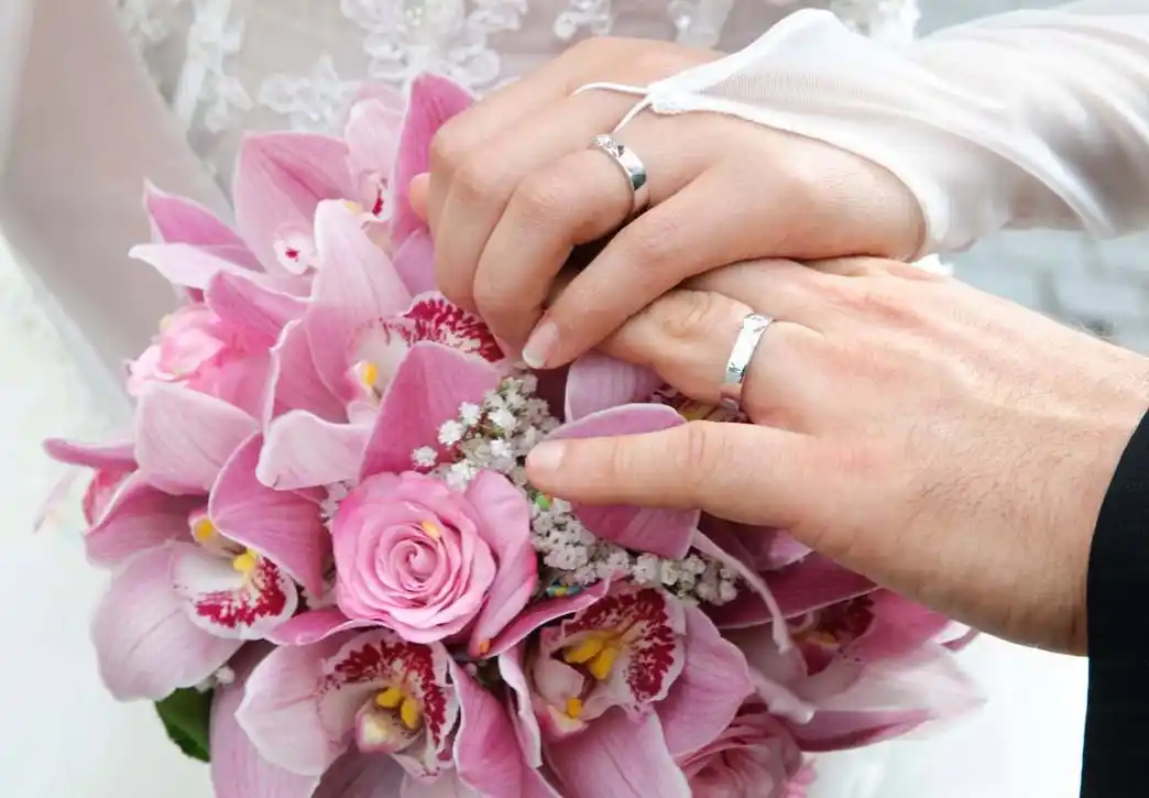 唯美的幸福夫妻婚纱照高清图片