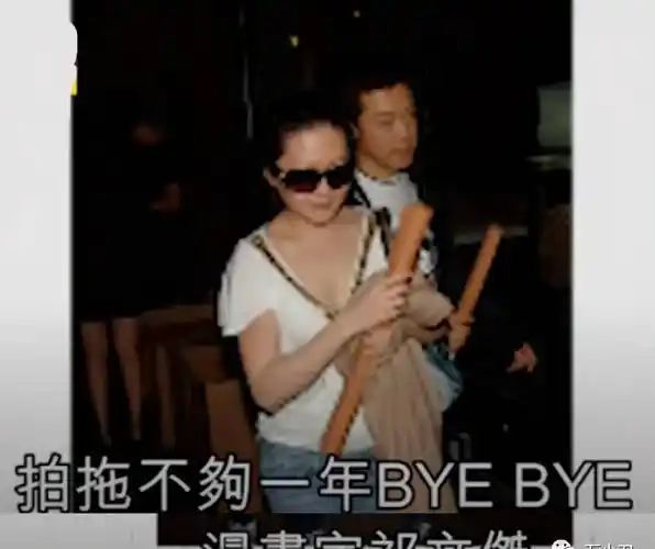 他先撩到20岁的李丽珍,2年后,黄玉郎才俘获了17岁的黎姿.