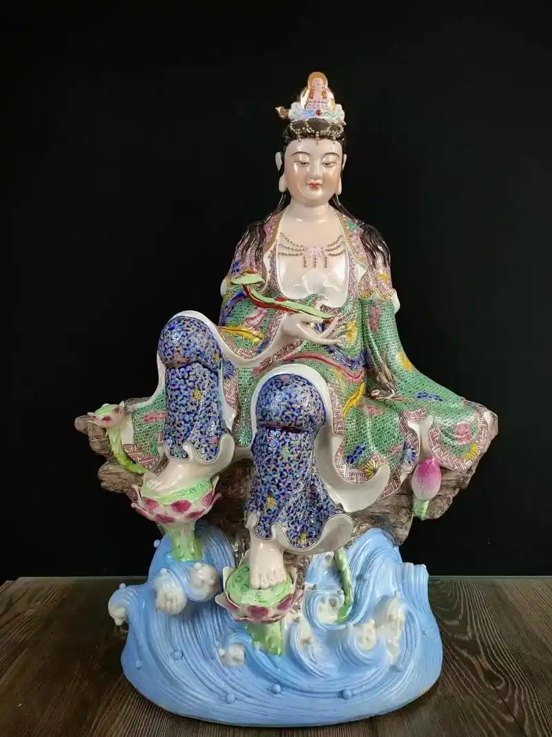 手绘粉彩自在观音菩萨,高度60厘米.值得收藏#景德镇陶瓷 # - 抖音