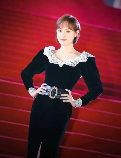 这一夜站在陈宝国身边的孙俪让所有人见识了她的江湖地位