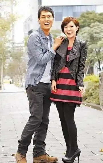 怎么能少了恩爱甜蜜的男友呢,昨晚,郭采洁男友杨佑宁微博为她送祝福