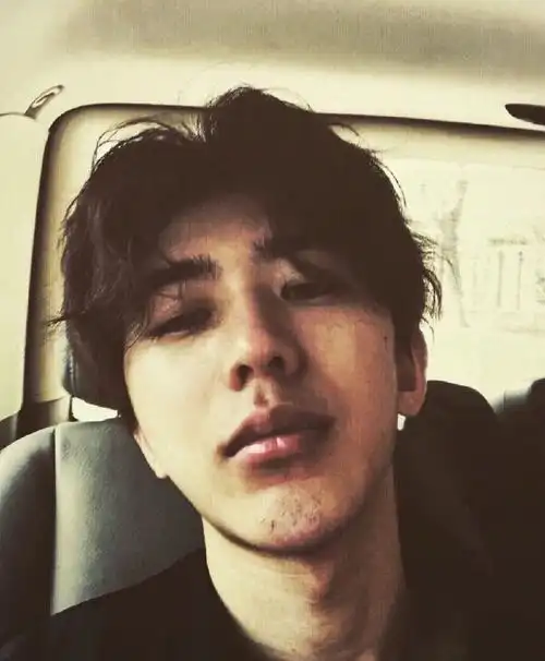 年初一了～94自拍合集(二)帅哥不出现那就自拍陪大家吧#蔡徐坤新歌