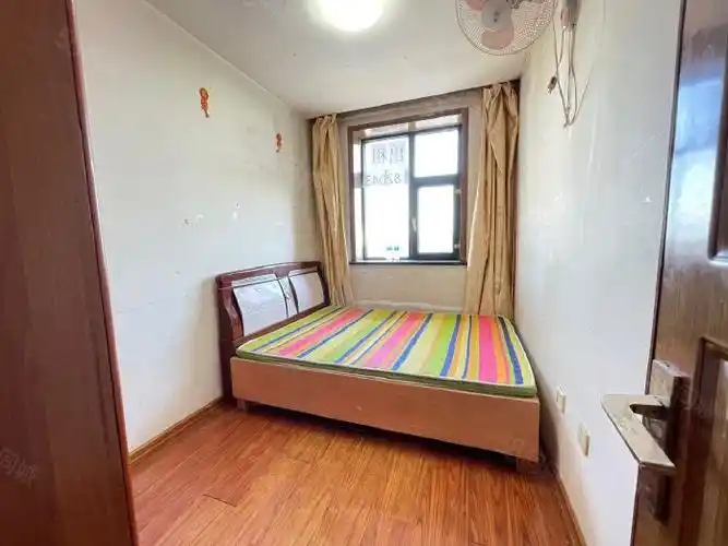 出租延东旭日嘉园75平方三室一厅普通装修带家具家电每月650