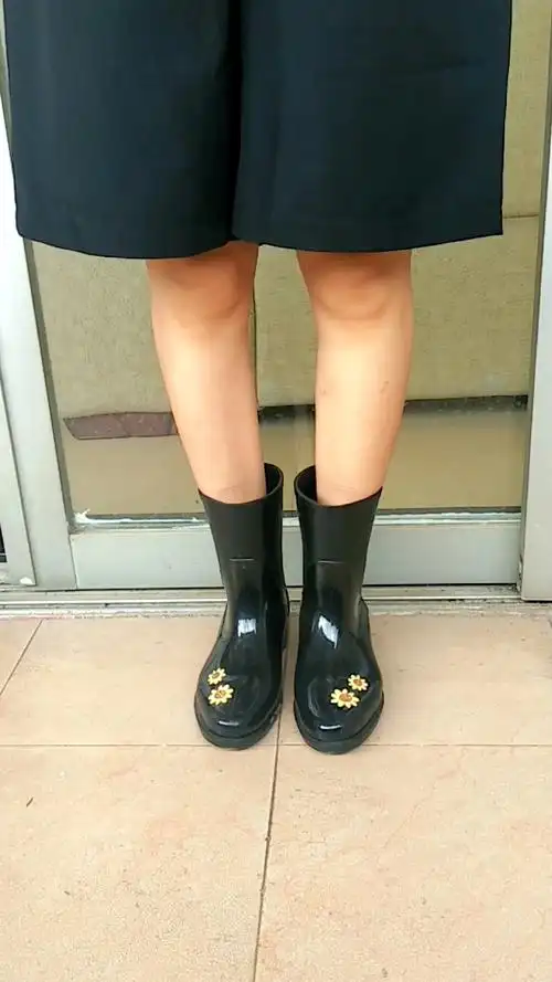 时尚外穿雨鞋防滑耐穿实用