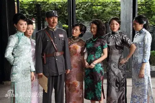 新浪娱乐讯 由赵冬苓编剧,黄力加执导的抗战剧《雾都》在江苏卫视