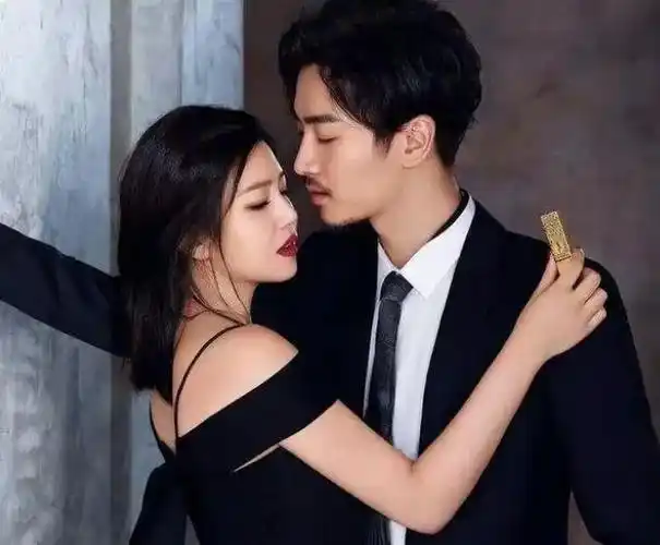 陈妍希40岁生日,跟闺蜜"同居"迪士尼,画风清奇完美驾驭短发|颖儿|陈晓