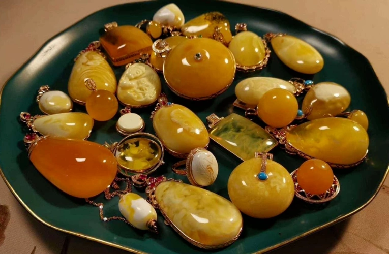 琥珀蜜蜡有什么好处?揭秘如此受人追捧的原因-第1张图片-索考网