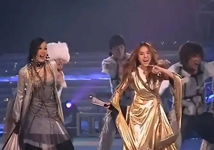 歌手孙悦:我不克夫,更没有圈养过黄晓明,如今被豪门老公宠成宝_哥哥