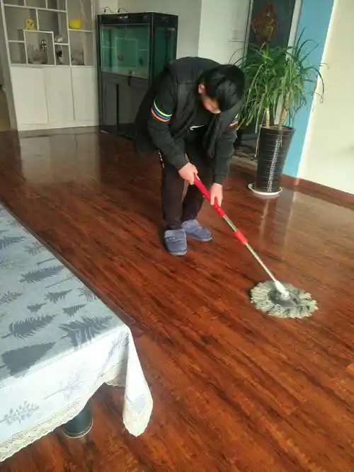 今天天气好晴朗处处好风光,拖拖地打扫打扫卫生,既锻炼了身体又把家里