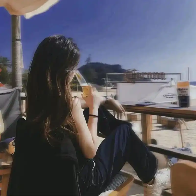 氛围感拉满的头像 #高级感女生头像 #背影 #慵懒偏冷淡风 - 抖音