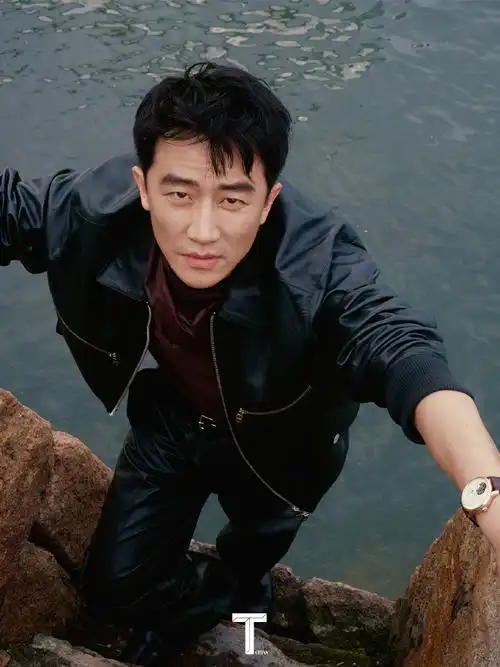 黄轩t锦绣九月刊封面