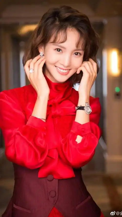 金晨短发造型 短发造型太好看了吧,俏皮灵动,期待美女新剧播出