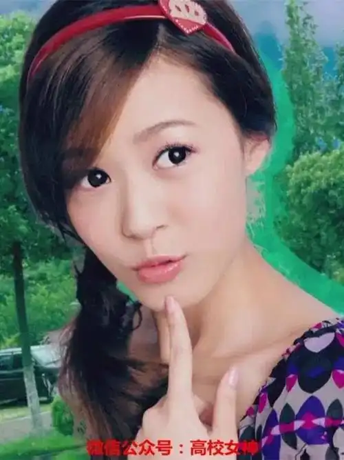 李金铭在当中就是演可爱乖巧,古灵精怪的陈美嘉,剧