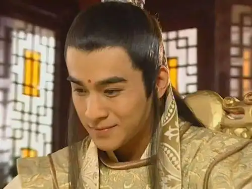 在《雪花女神龙》中的欧阳明日,让乔振宇成为了当初的古装四大美男之