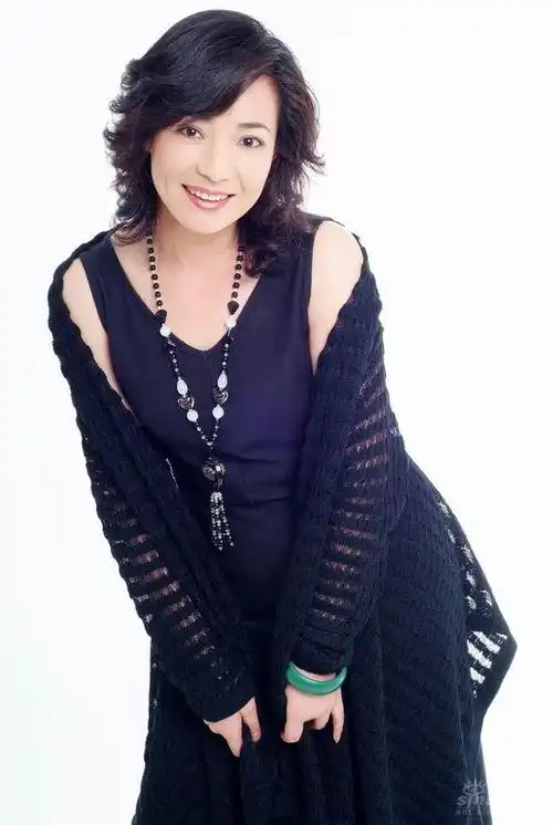 资料:上海影视有限公司签约艺人--戴春荣(附图)