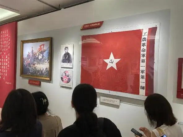 《中国共产党第八次全国代表大会历史陈列》《旗帜飘扬——党旗国旗