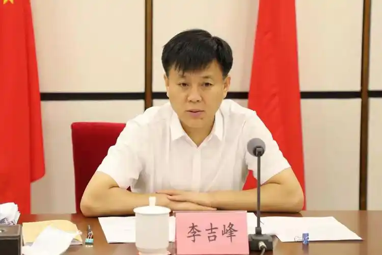 区委理论学习中心组召开专题学习会议