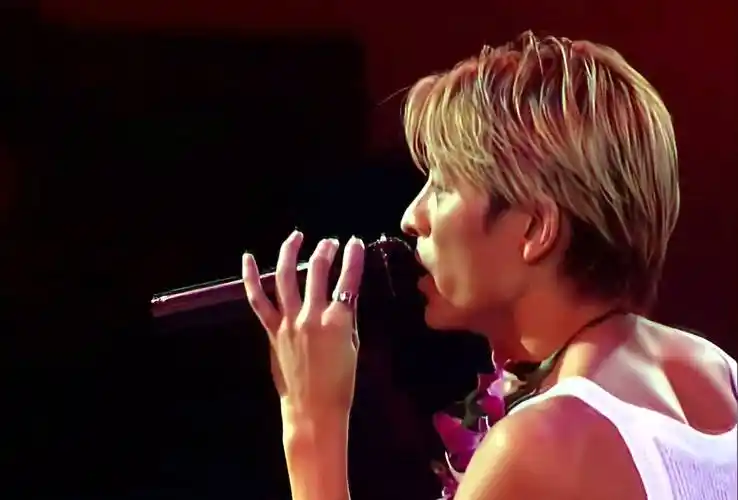 以现在眼光看刘德华99演唱会依旧超前,打碎了当年对他质疑的人_华仔