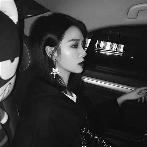 女生头像超拽霸气冷酷黑白女人学会相信自己