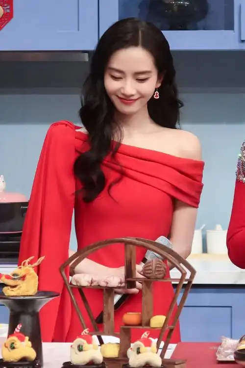 刘诗诗超话喜笑颜开,欢声笑语话新年[送福] 今天19:30 在@春晚@央视