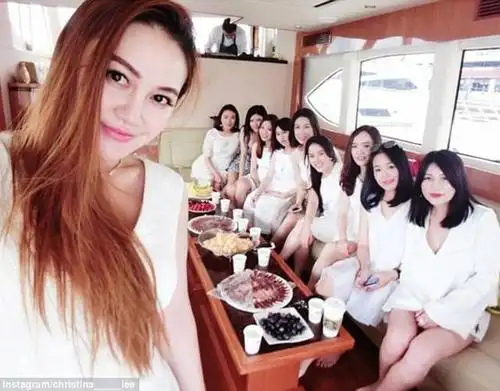 中国富二代网上晒照炫富