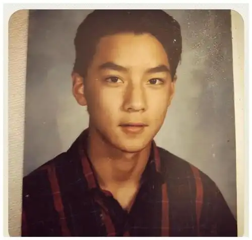 从此香港功夫片成了童年吴彦祖的最爱,只要一上映,吴彦祖都会去看.