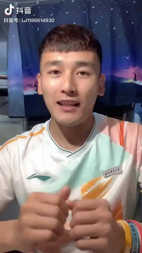 据说这是抖音打羽毛球最好看的小姐姐侃萌你认为最美的是谁