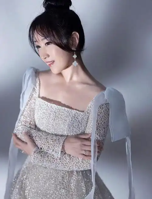 身高不够身材来凑杨钰莹魅力的身材就是她最犀利的武器