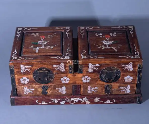 ancient chinese huanghuali dressing box inlaid with shell中国