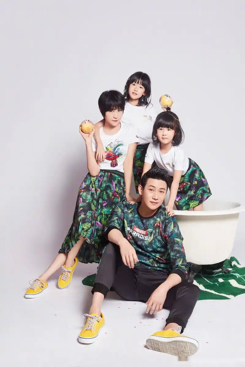 他们全家长得真的好像,姐妹俩我有点傻傻分不清楚.