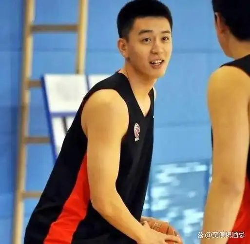 爆笑!杨鸣冰浴视频被扒,这是他快乐到极致的表情吗?