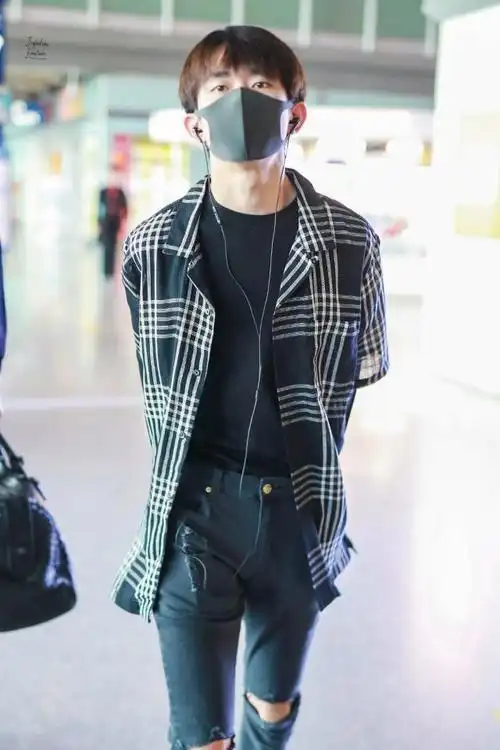 易烊千玺机场照,那么你有没有觉得很帅呢?