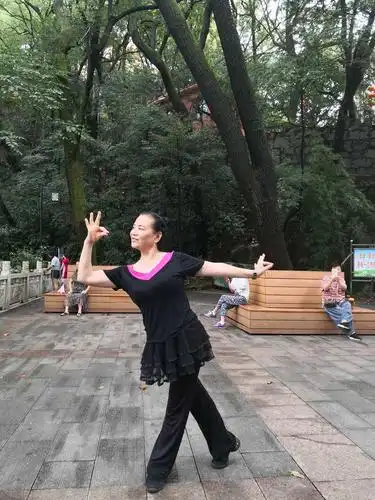 会龙山美女广场舞