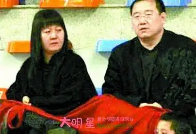 英达在与现任妻子梁欢结婚之前,曾经有过两段婚姻,著名艺人宋丹丹是他