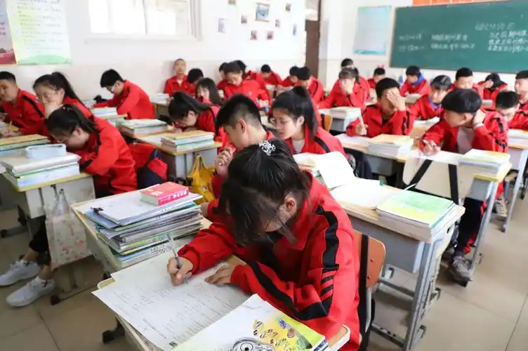 "夯实基础 备战末考"辽中区一私立高中半月考