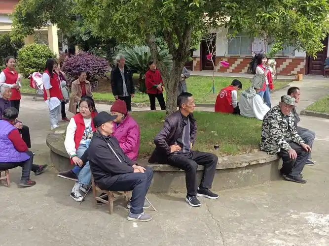 我校组织部分学生去甘露敬老院做志愿服务