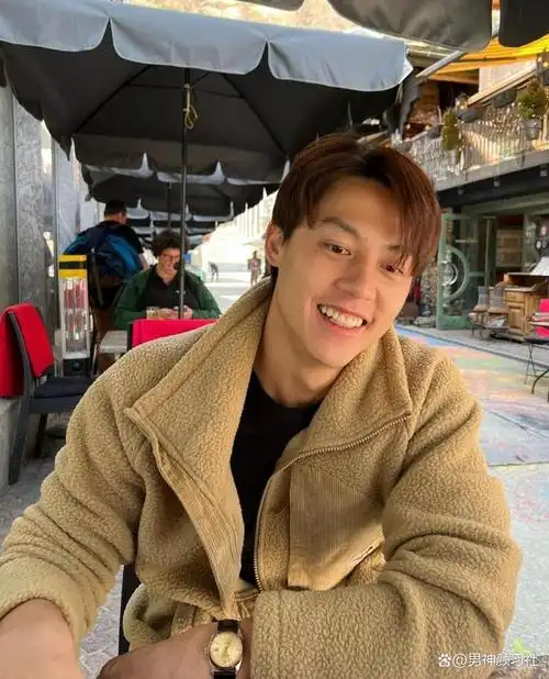 泰星mark穿搭指南,适合大部分直男们去学,谁说他只会炫腹肌了