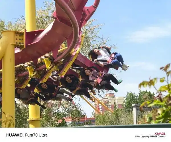 "我的眼睛就是尺"  王濛现身欢乐谷,坐过山车,玩碰碰车和旋转木马