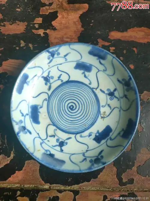 青花灵芝旋纹盘