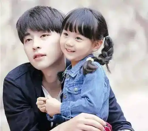 在剧中邓伦饰演的男主旭凤与杨紫饰演的女主锦觅展开了一段三世轮回的