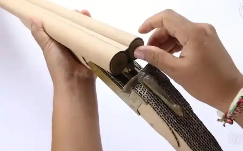 还真的有一种绝地求生里面的感觉,打完还能出一个纸盒的子弹壳!