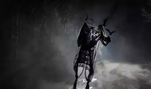 暗黑阴郁又有点恐怖的东欧小众设计!注意,胆小慎入!