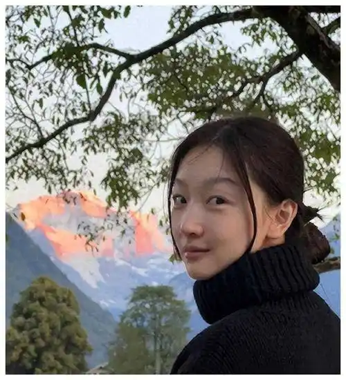 原创32岁周冬雨素颜大方晒真实状态曝光揭秘张艺谋眼光神准