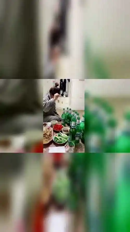 闺蜜失恋找我喝酒看这小酒瓶摆的看的我心里都发慌