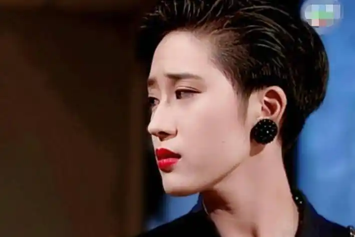 原创第一位高学历港姐谈恋爱被骗为情身亡陈法蓉54岁快乐单身