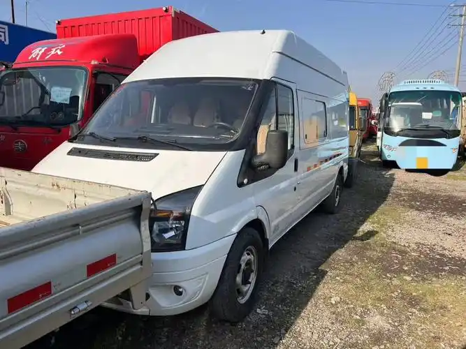 21年福特新时代加长高厢式货车:图片